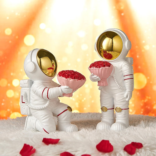 Astronaut Bouquet and Proposal Figurine 1